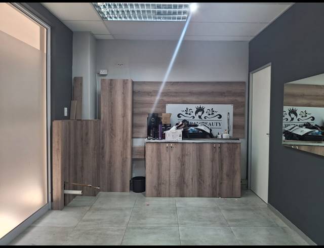66M² BUSINESS CENTRE FOR SALE IN BALLITO DISTRICT